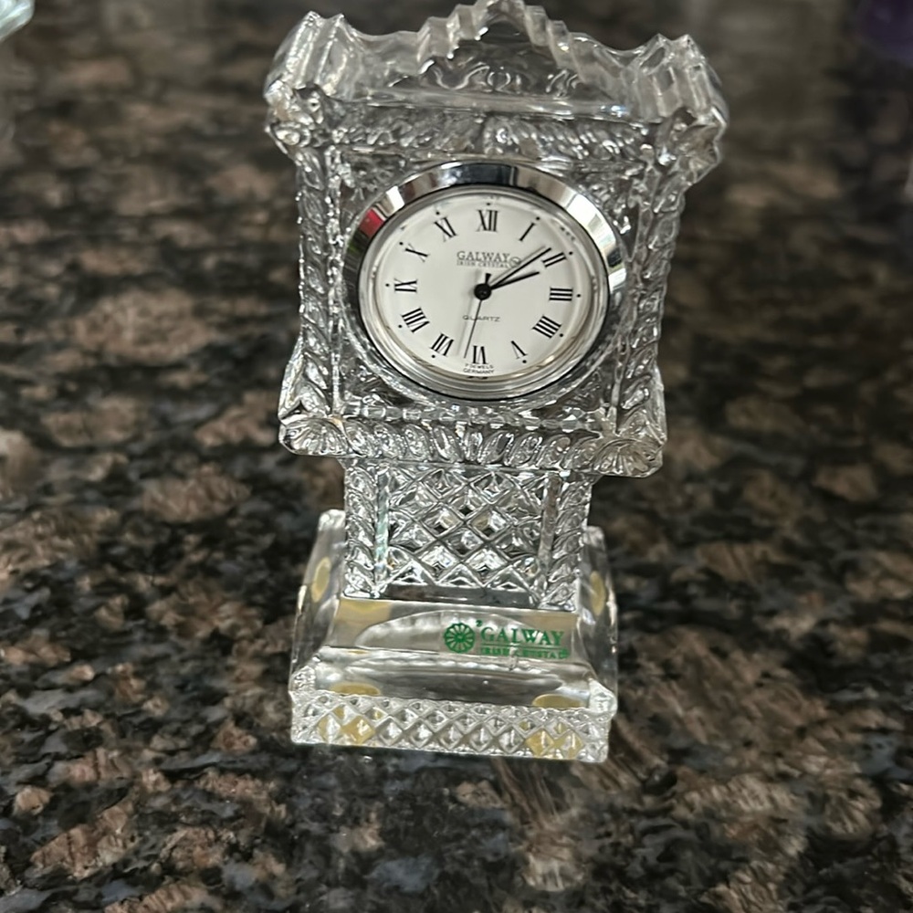 GALLWAY IRISH CRYSTAL 4” TOWER SHAPE  CLOCK